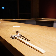 お席は個室とカウンター席をご用意。他の階でも飲食サービスを提供予定ですので、今後の展開にもどうぞご期待ください。