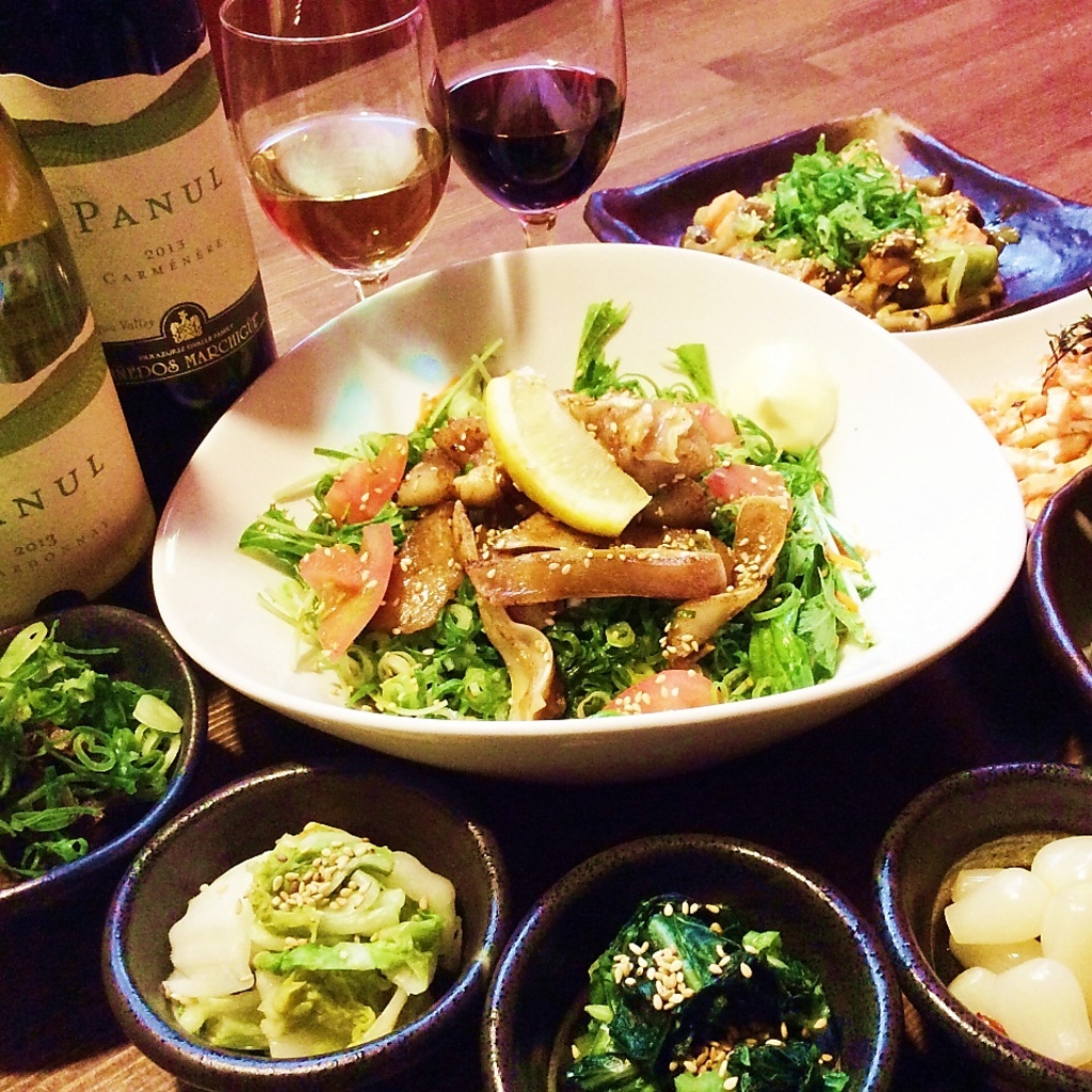 お好み焼き以外にも、豊富に一品料理をご用意しております！ドリンクも充実しており飲み会にも◎