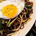 料理メニュー写真 特製焼きそば～漆黒～