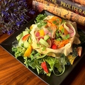 料理メニュー写真&nbsp;彩り野菜とフルーツのブーケサラダ