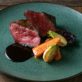 料理メニュー写真 佐賀県産黒毛和牛ランプのロースト 赤ワインソース