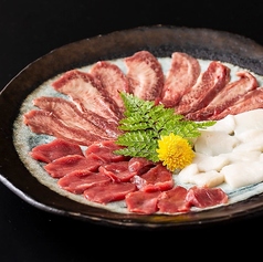 馬刺し盛り合わせ　三種