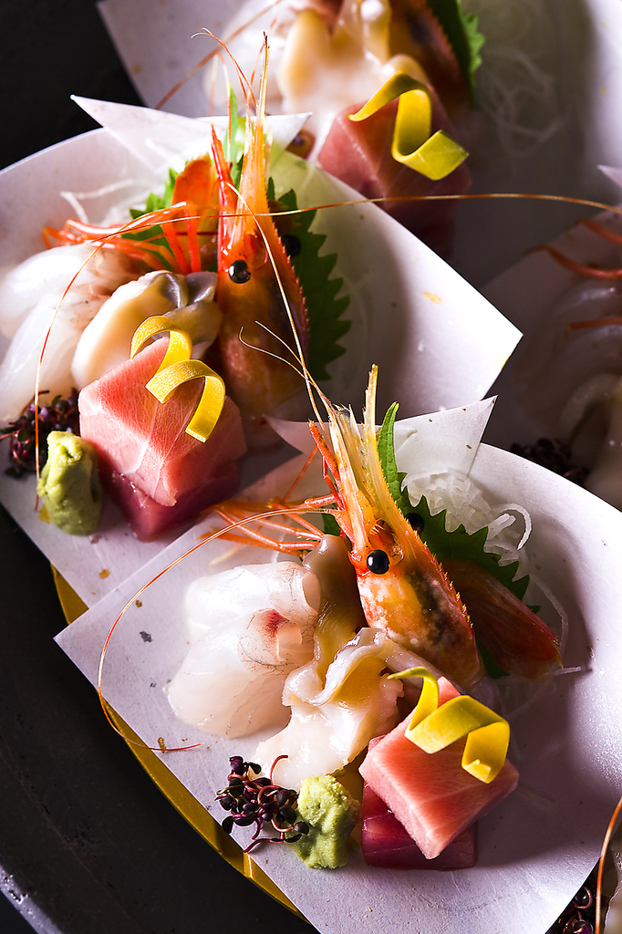 毎朝市場から届く新鮮な食材を独自解釈のモダン和食で。