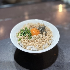 鶏そぼろ飯 卵黄のせ/肉みそ丼 温泉玉子のせ