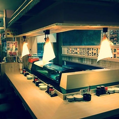 本格的に職人が握る寿司を臨場感あふれるカウンターでご堪能ください！