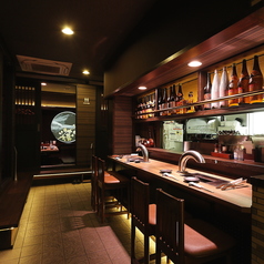 最大４席のカウンター席に２組様のご案内となるため、広々ゆったりとご利用頂けます☆