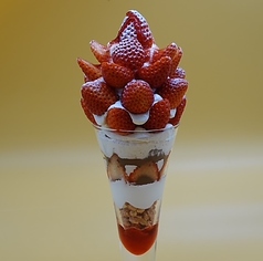 苺パフェ