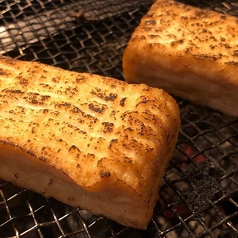 自家製厚揚げの炭火焼き しらすと九条ねぎまぶし