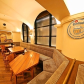 カウンター横テーブル席