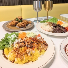 【ランチにも◎】たっぷりのお肉と野菜でボリューム満点ワンプレート！大人気！『チキンオーバーライス』の写真