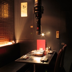 解放感あるテーブル席と半個室もご用意あります。プライベートシーンや接待、貸し切り利用でもおすすめです。