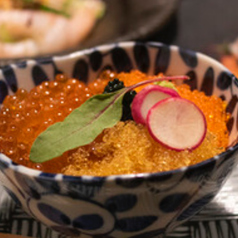 小さな宝石箱　海のたまごかけごはんの写真