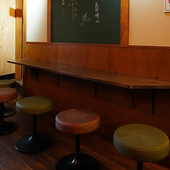 黒板が目の前にあるカウンター席♪黒板にしか書いていないおすすめメニューがあるかも！？