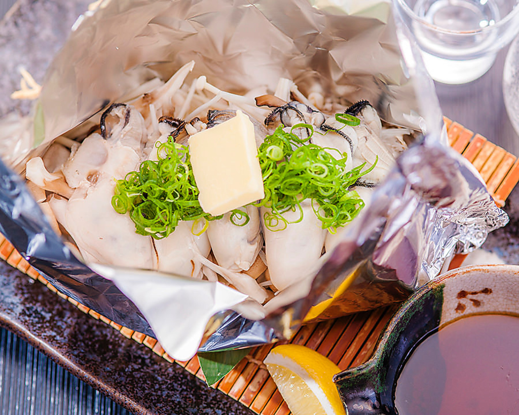 広島といえばやっぱり牡蠣！殻付の蒸し牡蠣や牡蠣フライ、バター焼きなど瀬戸内の美味をご堪能下さい