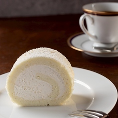 ランチタイムにも自家製ケーキを。