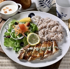 ハーブチキンプレート［スープ・パンor雑穀米付］