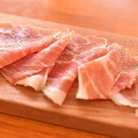 こだわりの自家製料理は当店でしか味わえない一皿