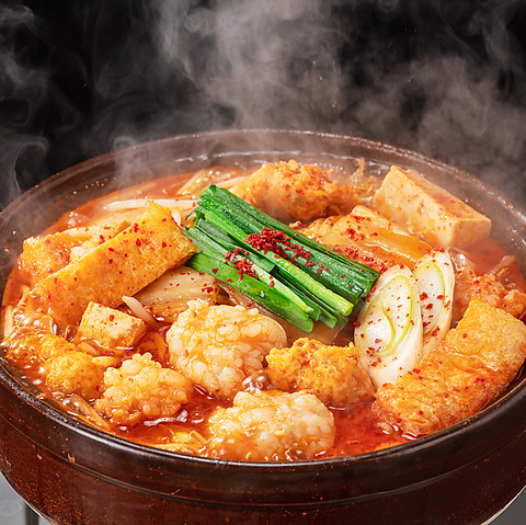 大街道すぐ!!赤から鍋と旨辛料理が人気の居酒屋