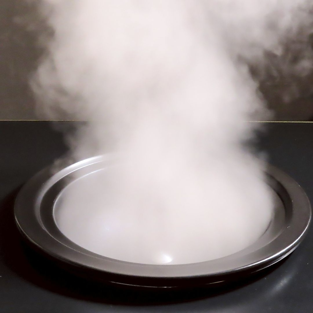 蒸気鍋は調理時間も楽しい！臨場感溢れる調理法をお楽しみください。