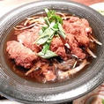 京都季鶏屋では、ランチ営業も行っております。リーズナブルな価格でメイン料理や御飯、お味噌汁、ミニサラダ、小鉢とお昼からたっぷりと食べられます。定番のアジフライ定食や若鶏の唐揚げ定食を是非一度ご賞味ください。