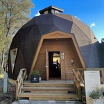 【お洒落な森カフェ】ドーム型の建物が目印です☆心地よい緑に包まれ、至福の時間を過ごしませんか？