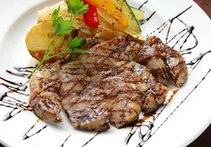 スペイン産栗豚の肩ロースグリル　バルサミコソース