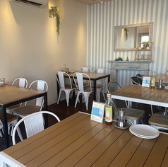 海外に旅行に来たような雰囲気を味わえる店内犬同伴不可。