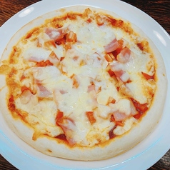 ベーコとトマトンのピザ