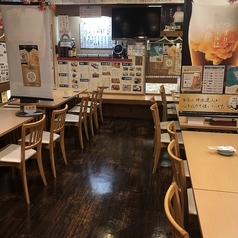 ホール貸切時30～50名、お店貸切70～80名で応相談。半個室あります。 