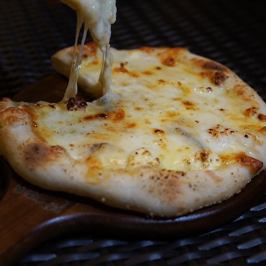 オーナーこだわりの料理も多数！カワイイ雰囲気もポップな空間も絶品料理と一緒に「いただきます」♪