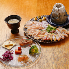 【鳥刺しでちょい呑みコース2200円（税込）】お手頃価格でこだわりの鶏料理を気軽に楽しめる★
