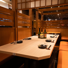 広々空間！2時間飲み放題付きコースは5000円(税込)～ご用意！ぜひ自慢の逸品をゆったりしたお席でお楽しみ下さい。