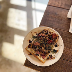 MUSHROOM AND BACON OPEN SANDWICH