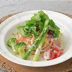 生ハムと彩り野菜のペペロンチーノ