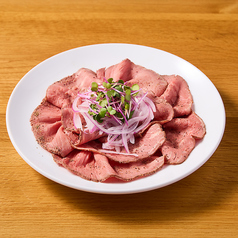 炙りローストビーフのカルパッチョ　シャリアピンソース