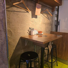 2階にはテーブル席は友人同士などグループでのご利用にも最適です。ゆったり使えるお洒落なお席は合コンや女子会に大人気