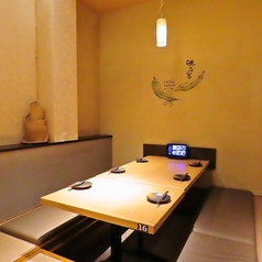 誕生日会や女子会、合コンなどにおすすめの6名様用個室です。完全個室や半個室は人気のお席となっておりますので、ご利用をお希望のお客様はお早めにご予約ください！
