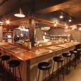 おひとり様歓迎のカウンターでは、周りの目を気にせず、自分のペースで食事を楽しむことができます。シェフが目の前で調理するため、出来立ての料理をすぐに味わえるのが最大の醍醐味◎自分だけの時間を大切にしながら、心地よい雰囲気の中で食事を楽しむことができます。気軽に足を運んで、特別なひと時をお過ごし下さい。