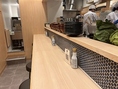 店内には雰囲気抜群のカウンター席をご用意！スタッフとの会話を楽しんだり、お連れ様と肩を並べてじっくり語り合ったり、思い思いの時間をお過ごしいただけます。お仕事帰りのサク飲みや二軒目利用にもぜひどうぞ♪