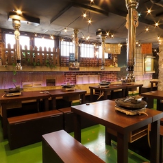 韓国気分を堪能できるテーブル席をご用意しております。