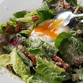 料理メニュー写真&nbsp;こだわり卵の特製シーザーサラダ
