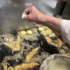 【サクッと軽い黄金の衣】職人仕立ての天ぷら盛り合わせの写真