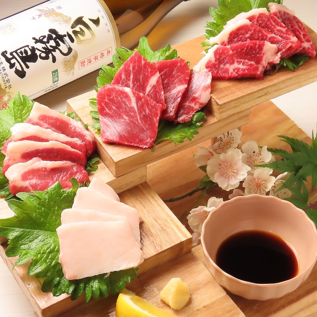 熊本名物「特上馬刺し盛り合わせ」など、人気の名物料理をたっぷりお楽しみいただけます◎