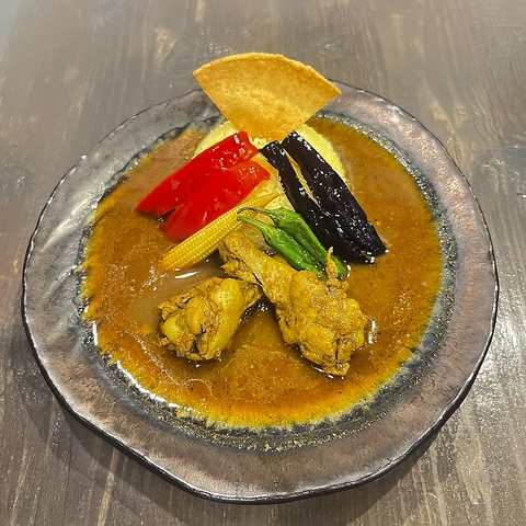 本格スパイスカレーは絶品◎レコード、ヴィンテージ雑貨の購入も可能♪