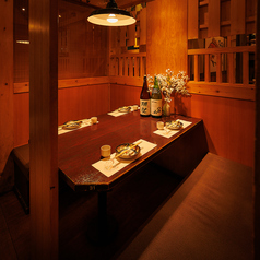 和の趣き溢れる店内は大人の為の落ち着いた雰囲気となっております。フロアは70名様までの貸切可能！川崎での接待や女子会、合コンなど各種宴会に最適なプライベート個室空間♪お得な宴会コースプランもご予算に合わせて3500円~ご用意。誕生日や記念日にお得なサプライズ特典もご用意しております。