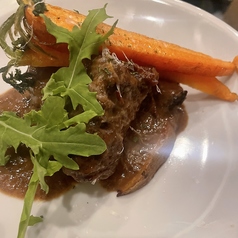 牛スネ肉の赤ワイン煮込み