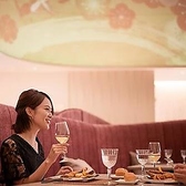 全席禁煙で快適な空間 すべてのお席は禁煙となっております。お食事の時間を快適にお過ごしいただけるよう、喫煙されるお客様は所定の喫煙室をご利用ください。