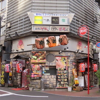 焼鳥のオブジェが目印！