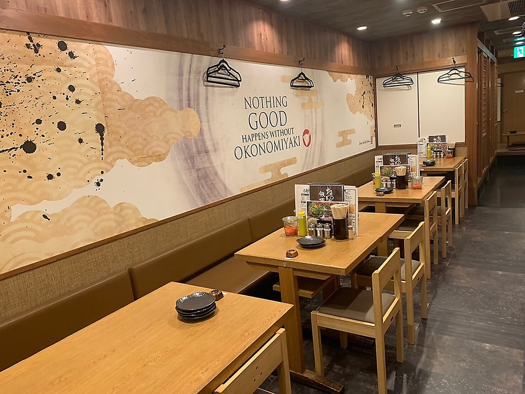 6名×2のテーブル席！仕事帰りやちょっとした集まりにも◎多種多様なお席があり、臨機応変に！