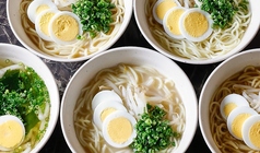 ラーメン 半玉（和牛肉・もやし・ねぎ・ゆでたまご）　各